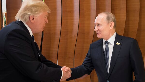 Президент России Владимир Путин и президент США Дональд Трамп на саммите G20 в Гамбурге. 7 июля 2017 Президент России Владимир Путин и президент США Дональд Трамп на саммите G20 в Гамбурге. 7 июля 2017