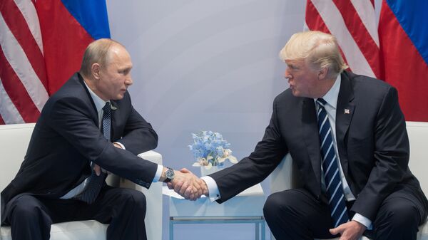 Президент России Владимир Путин и президент США Дональд Трамп во время встречи на саммите G20 в Гамбурге. 7 июля 2017 Президент России Владимир Путин и президент США Дональд Трамп во время встречи на саммите G20 в Гамбурге. 7 июля 2017