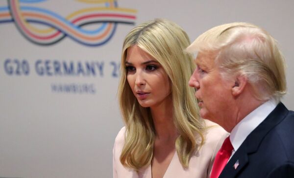 Дочь президента США Иванка Трамп и президент США Дональд Трамп на саммите Группы двадцати в Гамбурге. 8 июля 2017 Дочь президента США Иванка Трамп и президент США Дональд Трамп на саммите Группы двадцати в Гамбурге. 8 июля 2017
