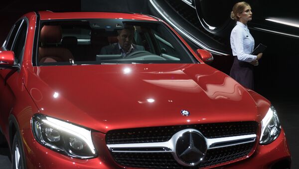 Автомобиль Mercedes-Benz. Архивное фото Автомобиль Mercedes-Benz. Архивное фото
