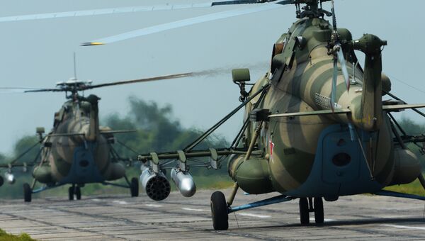Вертолеты Ми-8 АМТШ во время учений отдельного вертолетного полка на аэродроме Черниговка в Приморском крае Вертолеты Ми-8 АМТШ во время учений отдельного вертолетного полка на аэродроме Черниговка в Приморском крае