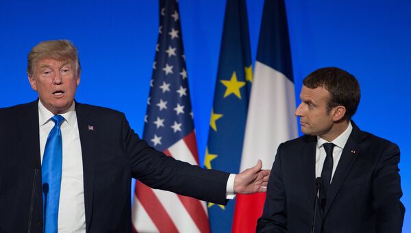 Президент США Дональд Трамп и президент Франции Эммануэль Макрон на совместной пресс-конференции в Париже. 13 июля 2017 Президент США Дональд Трамп и президент Франции Эммануэль Макрон на совместной пресс-конференции в Париже. 13 июля 2017