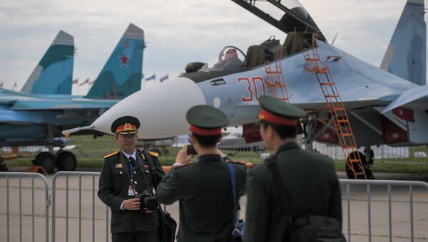Китайские военнослужащие на открытии Международного авиационно-космического салона МАКС-2017 Китайские военнослужащие на открытии Международного авиационно-космического салона МАКС-2017