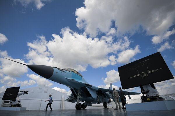 Многоцелевой фронтовой истребитель МиГ-35, представленный на Международном авиационно-космическом салоне МАКС-201 в подмосковном Жуковском. Многоцелевой фронтовой истребитель МиГ-35, представленный на Международном авиационно-космическом салоне МАКС-201 в подмосковном Жуковском.