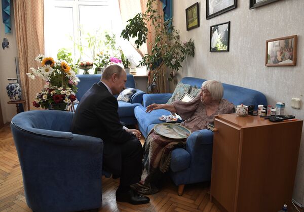 Президент РФ Владимир Путин поздравляет с 90-летием правозащитника, общественного деятеля, председателя Московской Хельсинкской группы Людмилу Алексееву Президент РФ Владимир Путин поздравляет с 90-летием правозащитника, общественного деятеля, председателя Московской Хельсинкской группы Людмилу Алексееву
