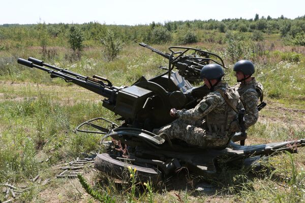Украинские военнослужащие во время учений в Львовской области Украинские военнослужащие во время учений в Львовской области