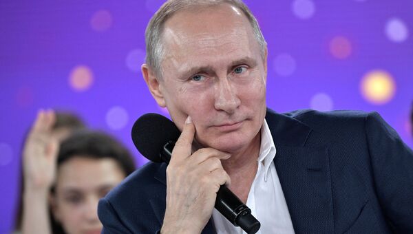 Владимир Путин во время Недетского разговора в образовательном центре для одаренных детей Сириус в Сочи. 21 июля 2017 Владимир Путин во время Недетского разговора в образовательном центре для одаренных детей Сириус в Сочи. 21 июля 2017