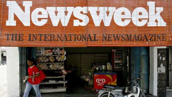 Рекламный щит журнала Newsweek на фасаде здания в Малайзии. Архивное фото Рекламный щит журнала Newsweek на фасаде здания в Малайзии. Архивное фото