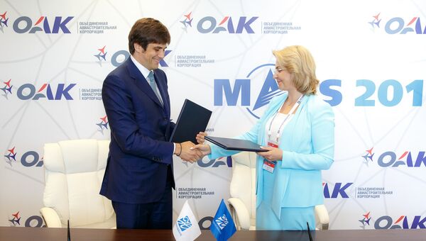 Вице-президент ОАК по экономике и финансам Алексей Демидов и председатель правления Новикомбанка Елена Георгиева. Вице-президент ОАК по экономике и финансам Алексей Демидов и председатель правления Новикомбанка Елена Георгиева.