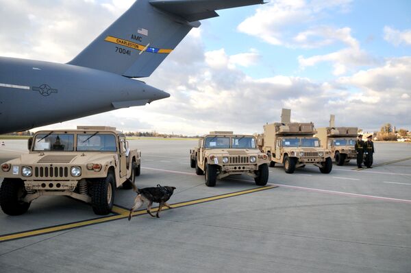 Американские радиолокационные комплексы контрбатарейной борьбы AN/TPQ-36 во время церемонии передачи украинским военным Американские радиолокационные комплексы контрбатарейной борьбы AN/TPQ-36 во время церемонии передачи украинским военным