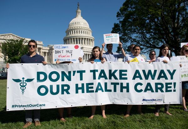 Акция протеста против плана по замене реформы здравоохранения Obamacare у Капитолия в Вашингтоне Акция протеста против плана по замене реформы здравоохранения Obamacare у Капитолия в Вашингтоне