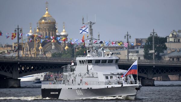Противодиверсионный катер Юнармеец Каспия во время главного военно-морского парада в честь Дня Военно-морского флота России в Санкт-Петербурге. 30 июля 2017 Противодиверсионный катер Юнармеец Каспия во время главного военно-морского парада в честь Дня Военно-морского флота России в Санкт-Петербурге. 30 июля 2017