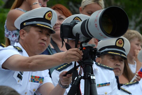 Китайские военнослужащие, гости военно-спортивного праздника по случаю празднования Дня Военно-морского флота России во Владивостоке. 30 июля 2017 Китайские военнослужащие, гости военно-спортивного праздника по случаю празднования Дня Военно-морского флота России во Владивостоке. 30 июля 2017