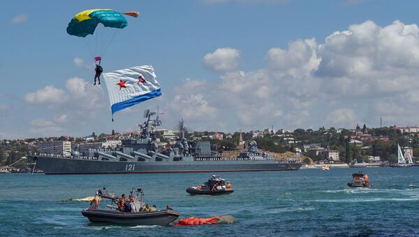 Во время военно-морского парада в честь Дня Военно-Морского Флота России в Севастополе. 30 июля 2017 Во время военно-морского парада в честь Дня Военно-Морского Флота России в Севастополе. 30 июля 2017