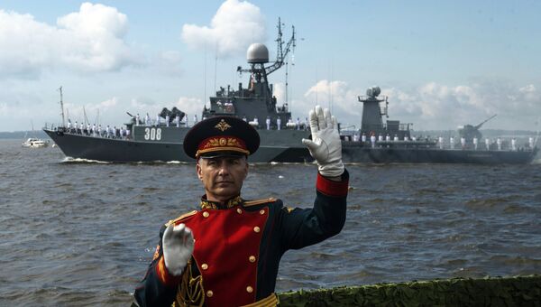 Малый противолодочный корабль — корвет Зеленодольск во время парада в честь Дня Военно-морского флота России в Кронштадте. 30 июля 2017 Малый противолодочный корабль — корвет Зеленодольск во время парада в честь Дня Военно-морского флота России в Кронштадте. 30 июля 2017
