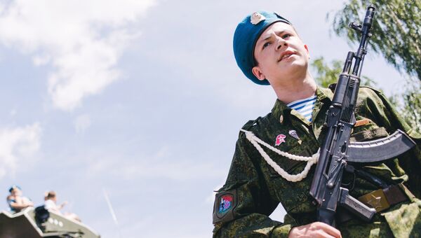 Празднование Дня Воздушно-десантных войск в сквере Десантников в Иванове Празднование Дня Воздушно-десантных войск в сквере Десантников в Иванове