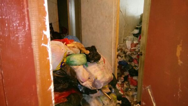 Выселение пожилой пары из захламленной квартиры в Санкт-Петербурге Выселение пожилой пары из захламленной квартиры в Санкт-Петербурге