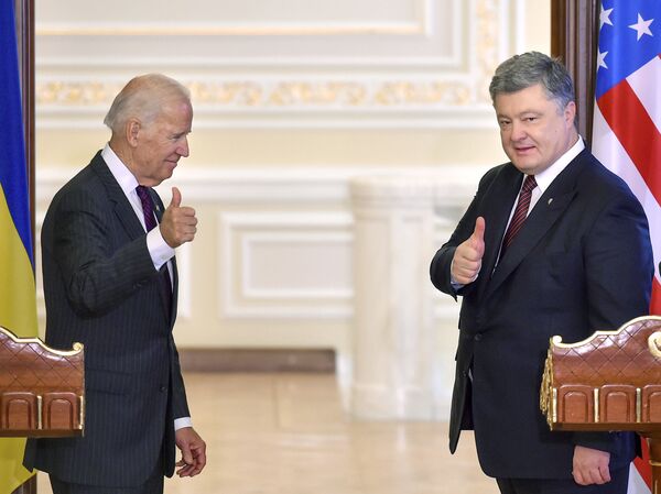 Президент Украины Петр Порошенко и вице-президент США Джо Байден во время пресс-конференции в Киеве. 16 января 2017 Президент Украины Петр Порошенко и вице-президент США Джо Байден во время пресс-конференции в Киеве. 16 января 2017