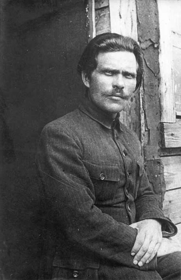 Нестор Махно в лагере для перемещенных лиц в Румынии, 1921 год Нестор Махно в лагере для перемещенных лиц в Румынии, 1921 год