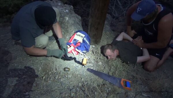 ФСБ опубликовало видео задержания диверсанта СБУ в Крыму ФСБ опубликовало видео задержания диверсанта СБУ в Крыму