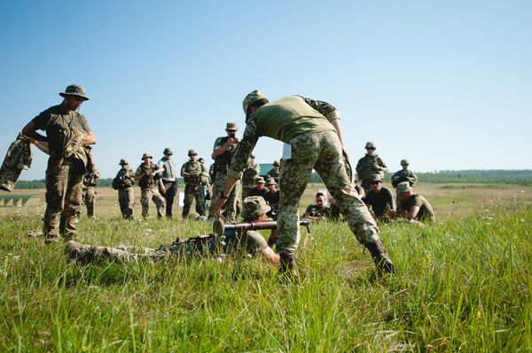 Американские инструкторы обучают украинских военных на Яворивском военном полигоне во Львовской области. Август 2017 Американские инструкторы обучают украинских военных на Яворивском военном полигоне во Львовской области. Август 2017