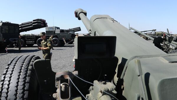 122-мм гаубица Д-30А на выставочной площадке на полигоне Кадамовский 122-мм гаубица Д-30А на выставочной площадке на полигоне Кадамовский