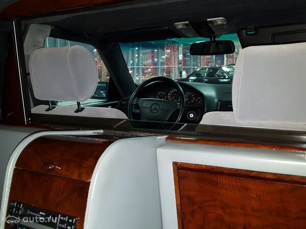 Машина Mercedes-Benz S-класса, принадлежавшая первому президенту России Борису Ельцину Машина Mercedes-Benz S-класса, принадлежавшая первому президенту России Борису Ельцину
