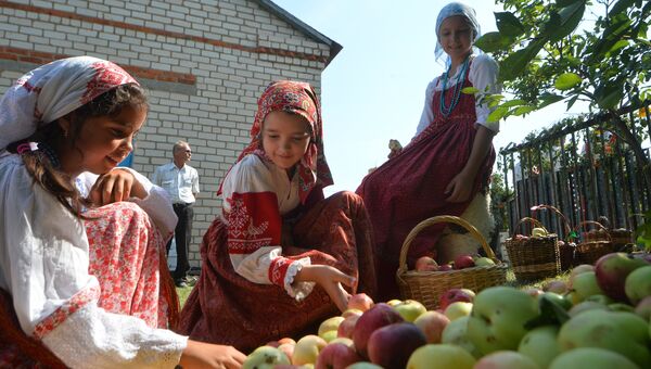 Девочки на празднике Преображения Господня Девочки на празднике Преображения Господня