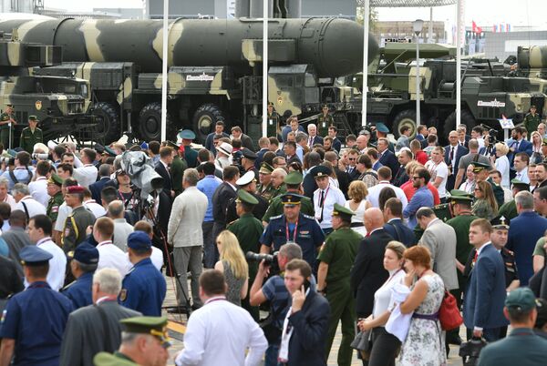 Посетители на открытии международного военно-технического форума Армия-2017 Посетители на открытии международного военно-технического форума Армия-2017