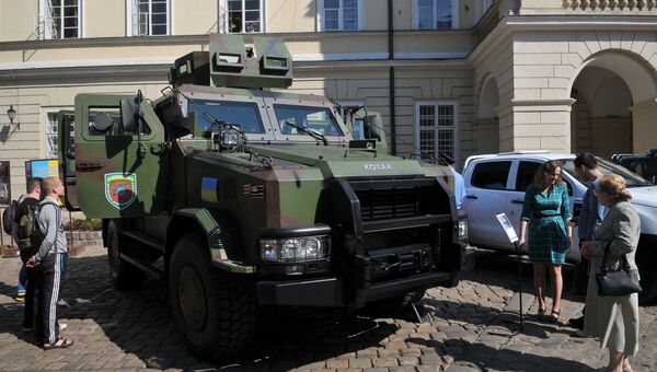 Бронеавтомобиль Козак-2 во время демонстрации техники на площади Рынок во Львове. 26 мая 2016 Бронеавтомобиль Козак-2 во время демонстрации техники на площади Рынок во Львове. 26 мая 2016