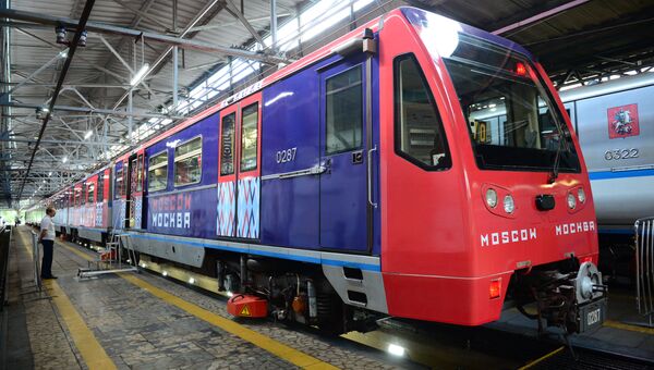 Тематический поезд метро Москва-870, запущенного в честь 870-летнего юбилея Москвы Тематический поезд метро Москва-870, запущенного в честь 870-летнего юбилея Москвы