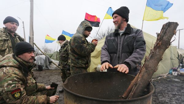 Участники торговой блокады Донбасса у станции Кривой Торец, Донецкая область Участники торговой блокады Донбасса у станции Кривой Торец, Донецкая область