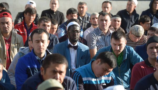 Мусульмане в день праздника жертвоприношения Курбан-байрам возле Московской Соборной мечети. 1 сентября 2017 Мусульмане в день праздника жертвоприношения Курбан-байрам возле Московской Соборной мечети. 1 сентября 2017