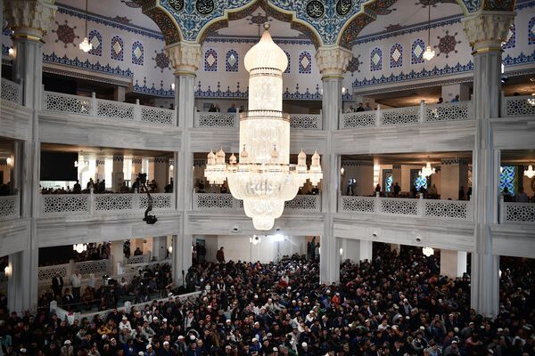 Мусульмане в день праздника жертвоприношения Курбан-байрам в Московской Соборной мечети. 1 сентября 2017 Мусульмане в день праздника жертвоприношения Курбан-байрам в Московской Соборной мечети. 1 сентября 2017
