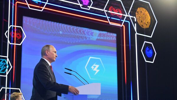Президент РФ Владимир Путин выступает на всероссийском открытом уроке Россия, устремлённая в будущее в Ярославле. 1 сентября 2017 Президент РФ Владимир Путин выступает на всероссийском открытом уроке Россия, устремлённая в будущее в Ярославле. 1 сентября 2017