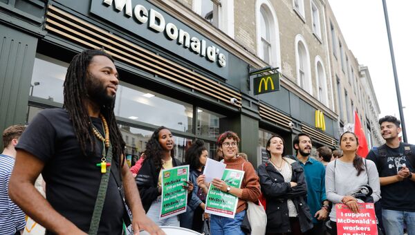 Забастовка сотрудников McDonald's в Лондоне. 4 сентября 2017 Забастовка сотрудников McDonald's в Лондоне. 4 сентября 2017