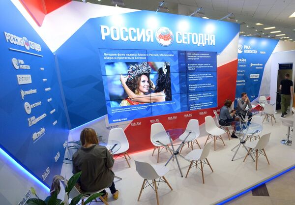 Стенд Международного мультимедийного пресс-центра МИА Россия сегодня на площадке Восточного экономического форума во Владивостоке Стенд Международного мультимедийного пресс-центра МИА Россия сегодня на площадке Восточного экономического форума во Владивостоке