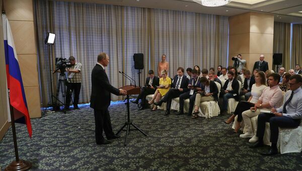 Президент РФ Владимир Путин во время пресс-конференции по итогам саммита лидеров БРИКС. 5 сентября 2017 Президент РФ Владимир Путин во время пресс-конференции по итогам саммита лидеров БРИКС. 5 сентября 2017