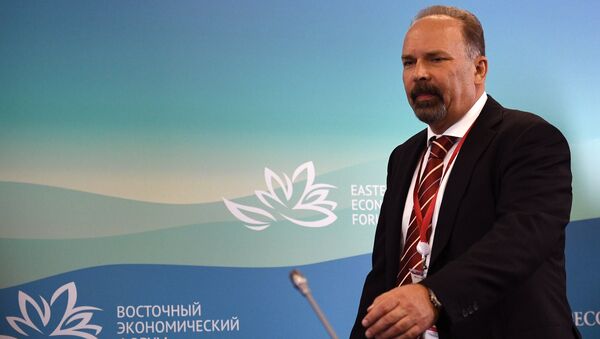 Министр строительства и жилищно-коммунального хозяйства РФ Михаил Мень на Восточном экономическом форуме во Владивостоке. 6 сентября 2017 Министр строительства и жилищно-коммунального хозяйства РФ Михаил Мень на Восточном экономическом форуме во Владивостоке. 6 сентября 2017