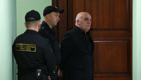 Бизнесмен Арам Петросян в Московском окружном военном суде. 7 сентября 2017 Бизнесмен Арам Петросян в Московском окружном военном суде. 7 сентября 2017