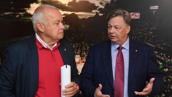 Генеральный директор МИА Россия сегодня Дмитрий Киселев и директор объединенной дирекции фотоинформации МИА Россия сегодня Александр Штоль на выставке работ финалистов Международного конкурса фотожурналистики им. Андрея Стенина Генеральный директор МИА Россия сегодня Дмитрий Киселев и директор объединенной дирекции фотоинформации МИА Россия сегодня Александр Штоль на выставке работ финалистов Международного конкурса фотожурналистики им. Андрея Стенина