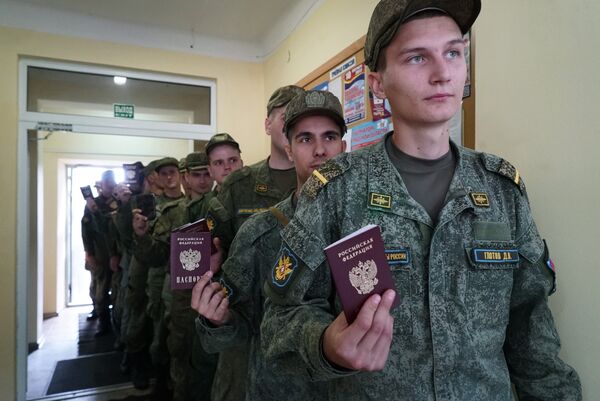 Военнослужащие в единый день голосования на избирательном участке №268 в Калининграде. 10 сентября 2017 Военнослужащие в единый день голосования на избирательном участке №268 в Калининграде. 10 сентября 2017