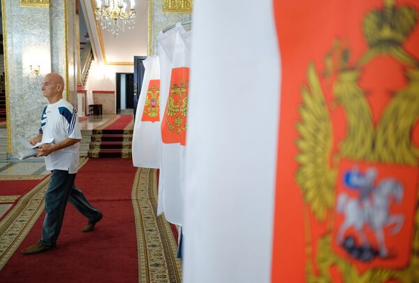 Избиратель в единый день голосования на избирательном участке. 10 сентября 2017 Избиратель в единый день голосования на избирательном участке. 10 сентября 2017