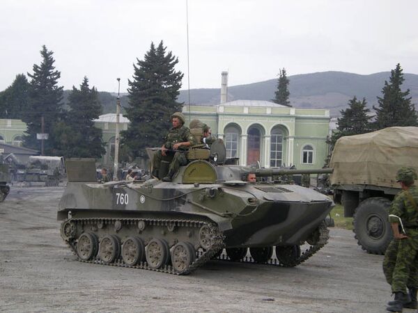 Российские военнослужащие в Цхинвали Российские военнослужащие в Цхинвали