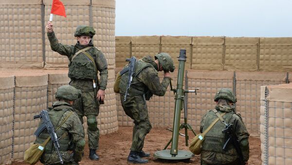 Минометный расчет вооруженных сил РФ во время учений вооружённых сил России и Белоруссии на Лужском полигоне в Ленинградской области. 13 сентября 2017 Минометный расчет вооруженных сил РФ во время учений вооружённых сил России и Белоруссии на Лужском полигоне в Ленинградской области. 13 сентября 2017
