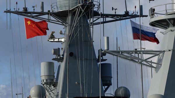 Государственные флаги России и Китая на эсминце Ши Цзячжуан во время учений Морское взаимодействие - 2017. 22 сентября 2017 Государственные флаги России и Китая на эсминце Ши Цзячжуан во время учений Морское взаимодействие - 2017. 22 сентября 2017
