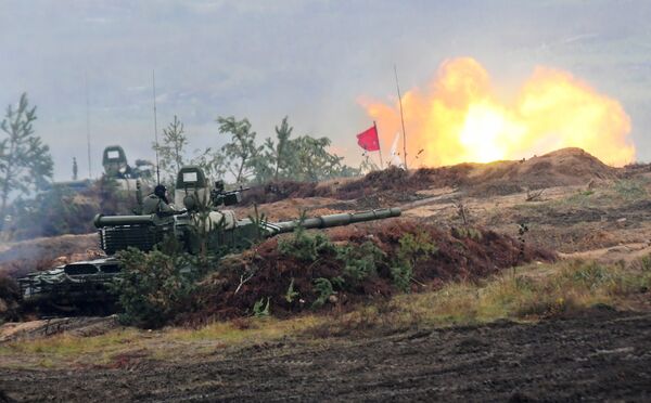 Танк Т-72Б3 на полигоне в Минской области Танк Т-72Б3 на полигоне в Минской области