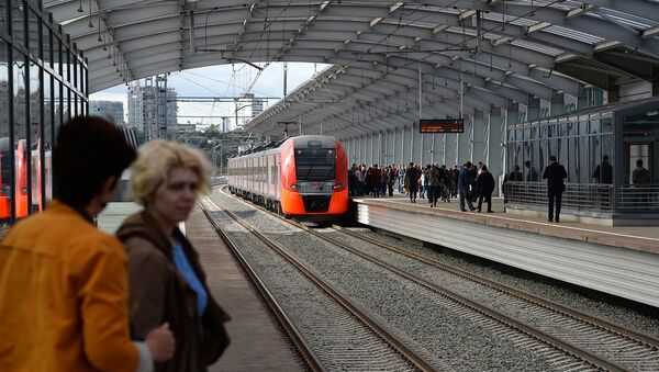 Пассажиры на станции Лужники Московского центрального кольца. Архивное фото Пассажиры на станции Лужники Московского центрального кольца. Архивное фото