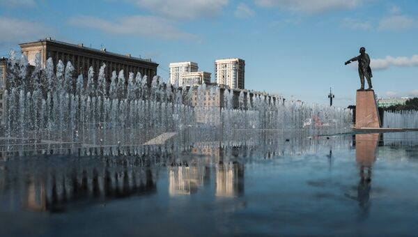 На Московской площади в Санкт-Петербурге. Архивное фото На Московской площади в Санкт-Петербурге. Архивное фото