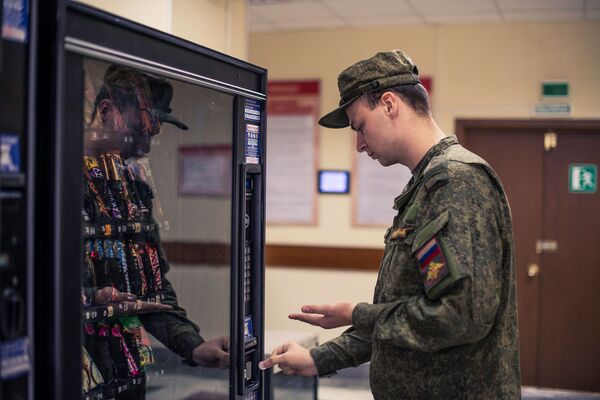 Военнослужащий в расположении Таманской дивизии Военнослужащий в расположении Таманской дивизии